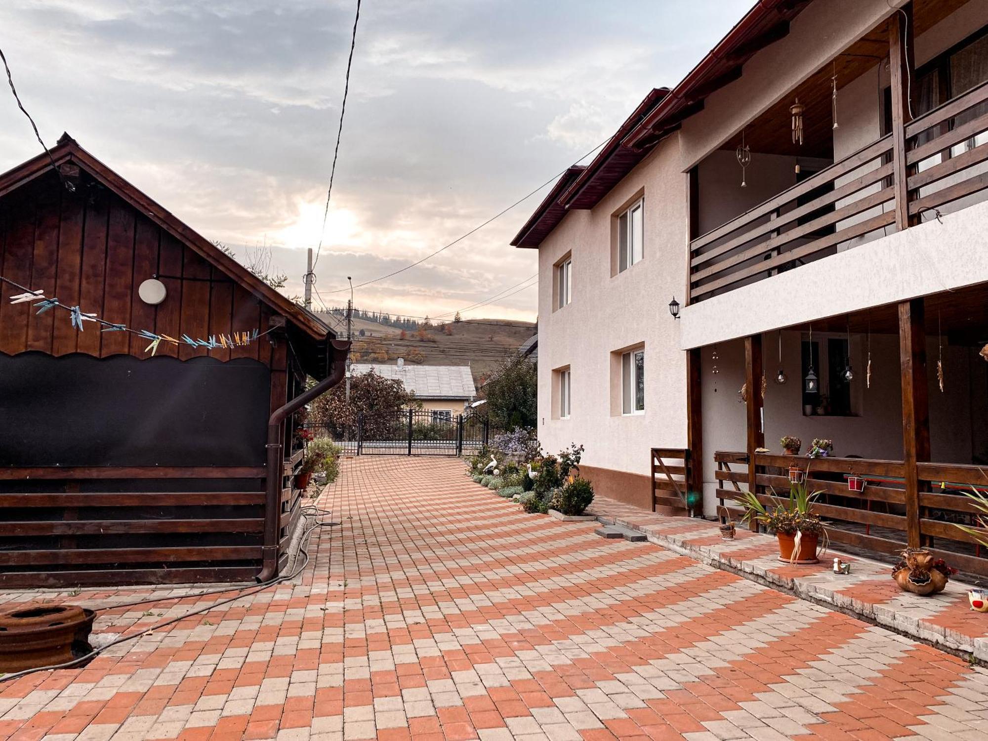 Casa Irina Hotel Mînăstirea Humorului Exterior foto