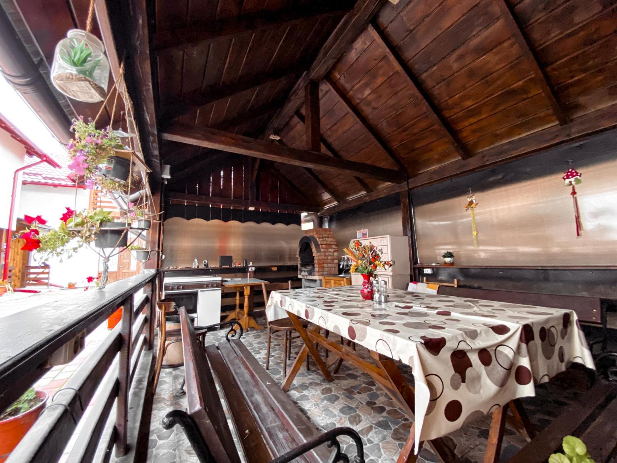 Casa Irina Hotel Mînăstirea Humorului Exterior foto